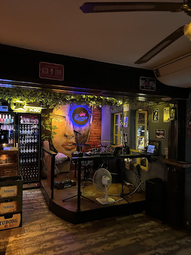 Queen Terrace Cafe & Bar