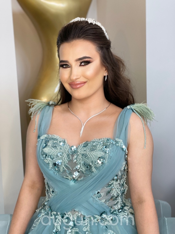 Glamy Hair Make Up