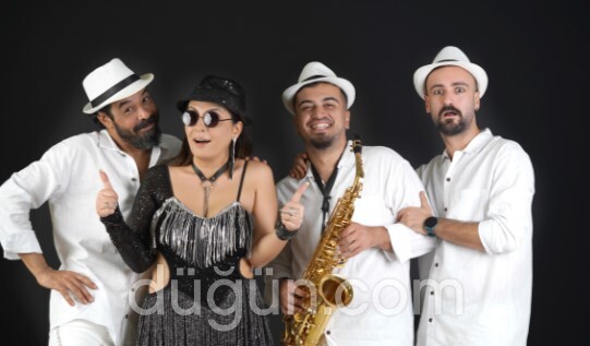 Dj Serap Çakmak ve Perküsyon Ekibi