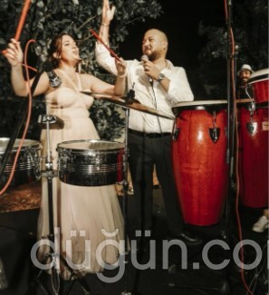 Dj Serap Çakmak ve Perküsyon Ekibi