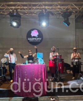 Dj Serap Çakmak ve Perküsyon Ekibi