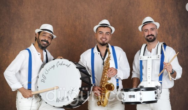 Dj Serap Çakmak ve Perküsyon Ekibi