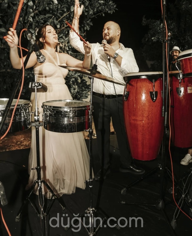 Dj Serap Çakmak ve Perküsyon Ekibi