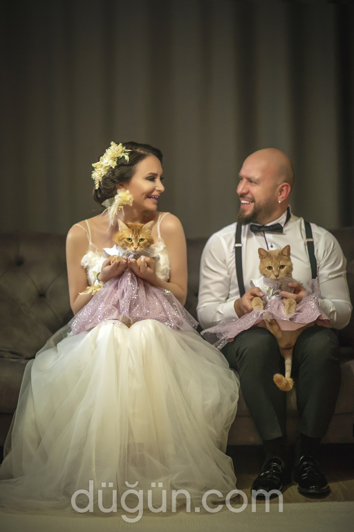 Hayvan Dostlarla Düğün Pozu