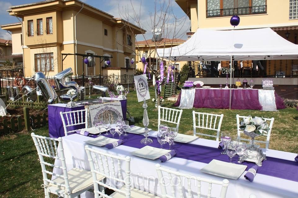 By Hande Kaya Organizasyon