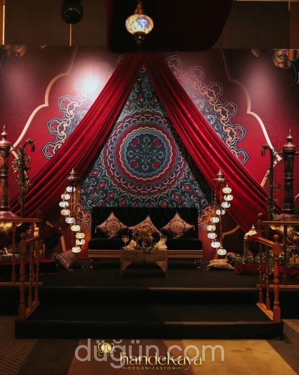 By Hande Kaya Organizasyon