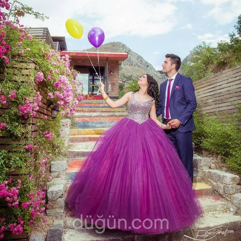 Asrın Moda Evi Abiye ve Nişanlık Manisa