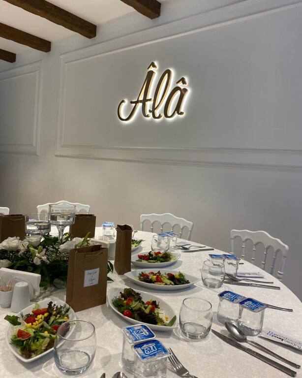 Âlâ Cafe & Bistro