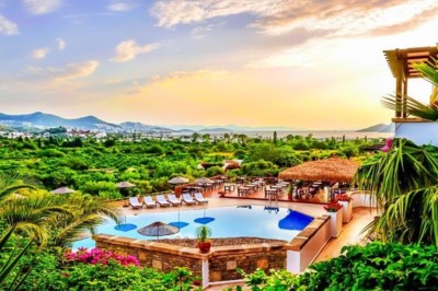 4 Reasons Hotel & Bistro