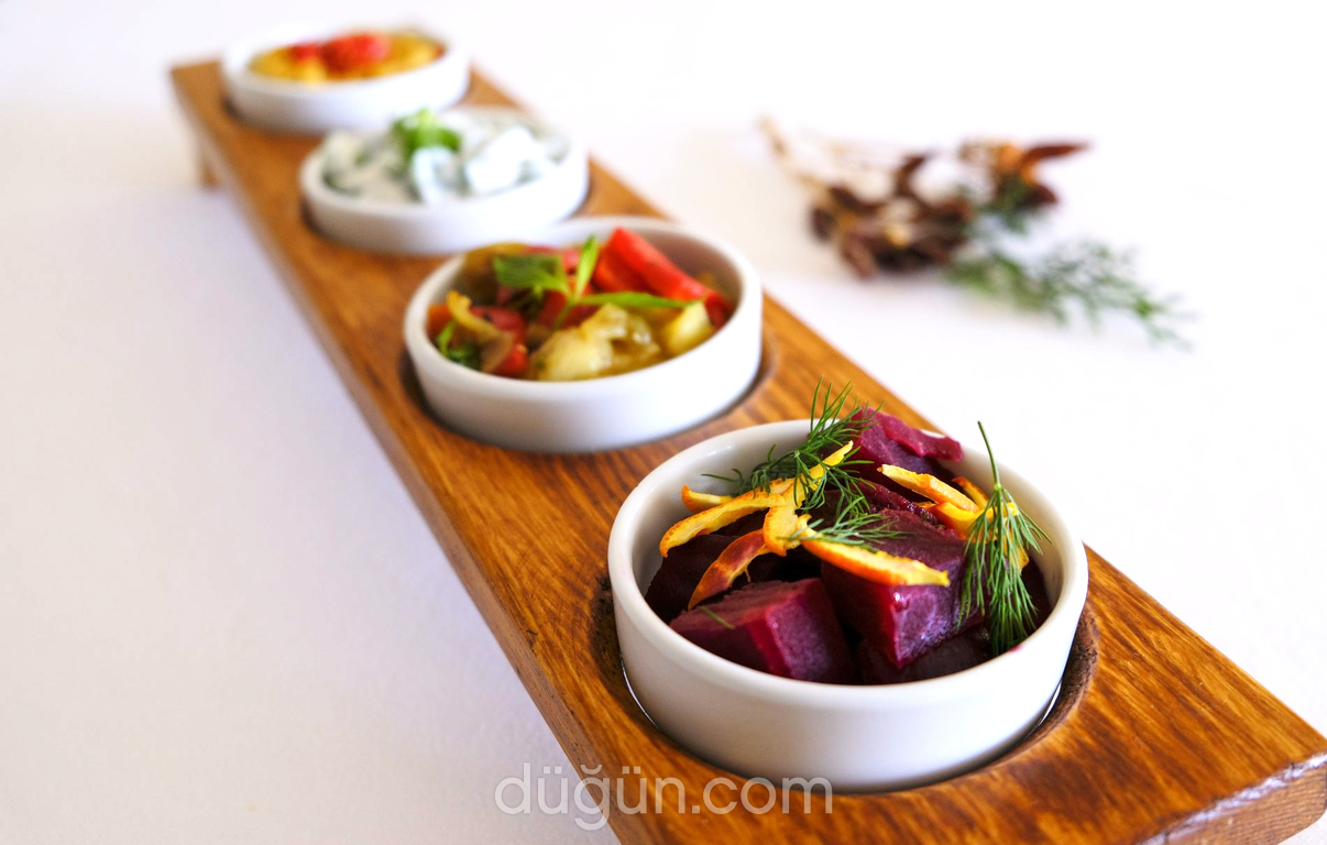 4 Reasons Hotel & Bistro