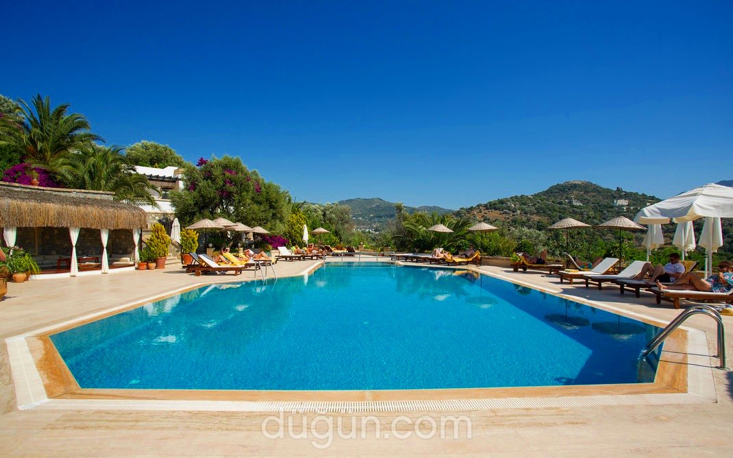 4 Reasons Hotel & Bistro