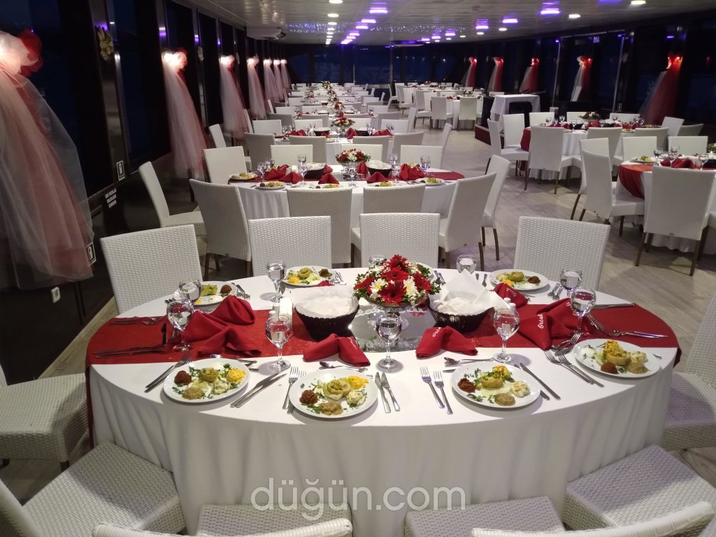 Aşk ve Mavi Tekne Turları