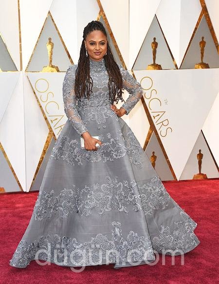 Uzun Kollu Kabarık Nişan Elbisesi