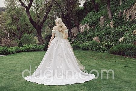 Düşük Omuzlu İşlemeli Kabarık Gelinlik