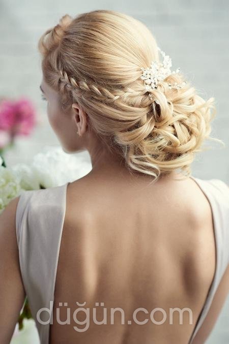 Örgülü Ense Topuzu Gelin Saçı Modeli