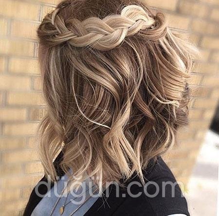 Örgü Taçlı Açık Saç Modeli