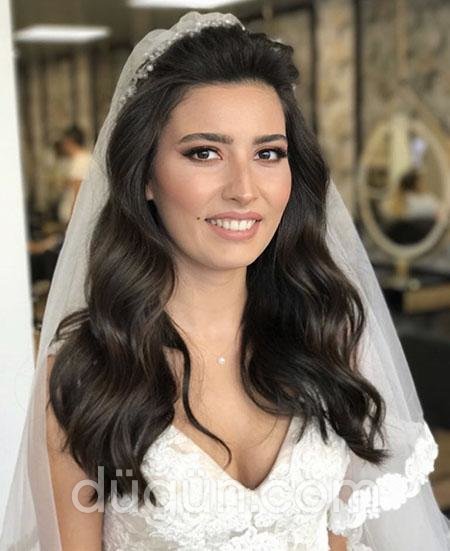 Dalgalı Gelin Saç Modeli