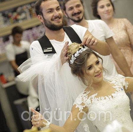 Tepeden Dağınık Topuz Gelin Saç Modeli