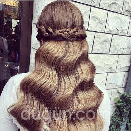 Örgülü Açık Gelin Saçı Modeli