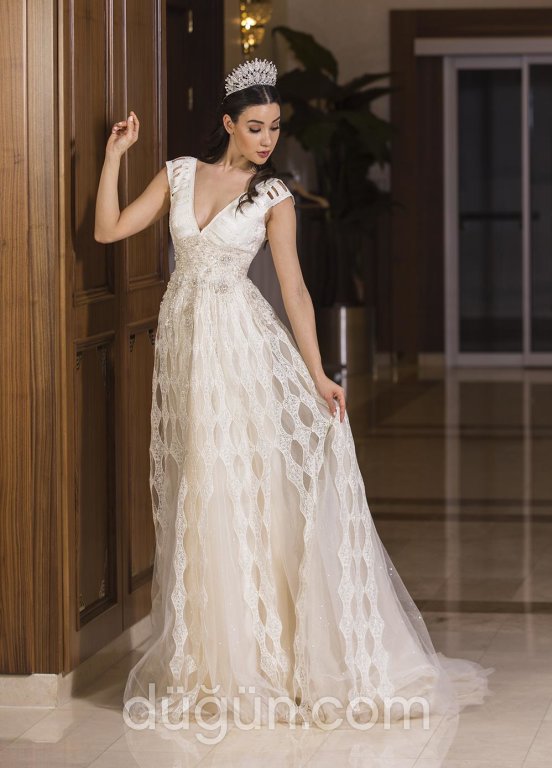 V Yaka Gelinlik Modeli
