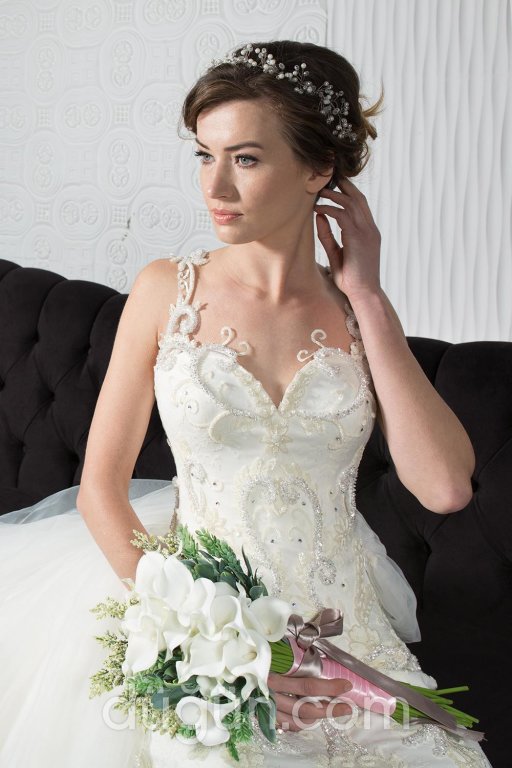 İşlemeli Gelinlik Modeli