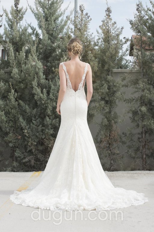 Sırt Dekolteli Gelinlik Modeli