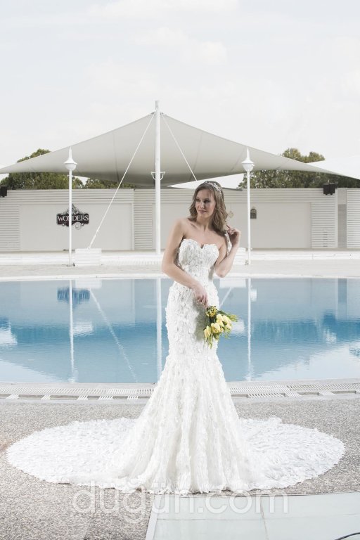 Yarım Balık Kesim Gelinlik Modeli