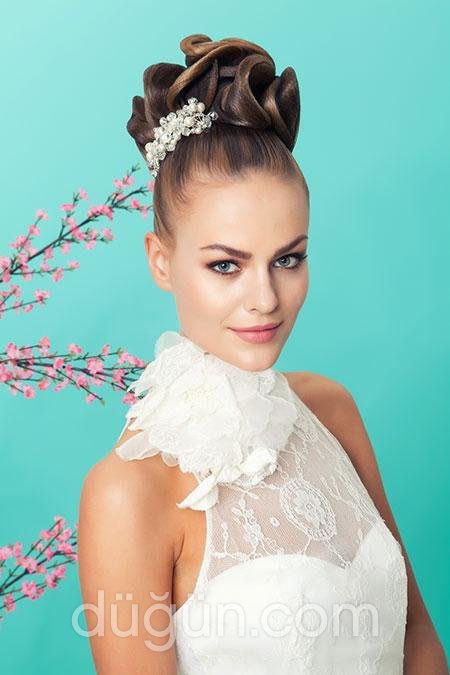 Tepeden Dağınık Topuz