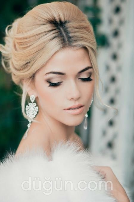 Eyeliner ile Buğulu Göz Makyajı