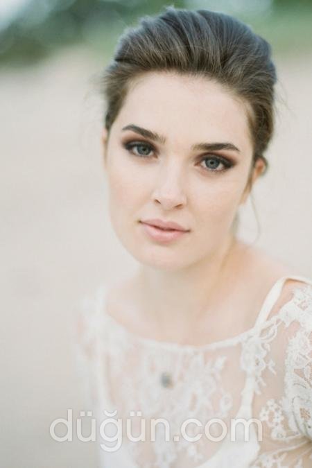 Doğal Kahverengi Buğulu Göz Makyajı