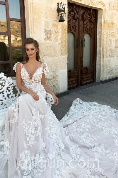 V Yaka Yarım Balık Gelinlik