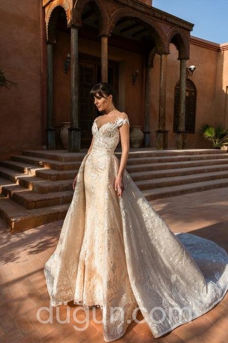 Düşük Omuzlu Dar Gelinlik