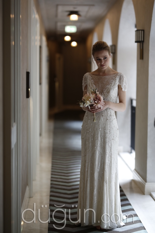 Kayık Yaka Gelinlik Modeli