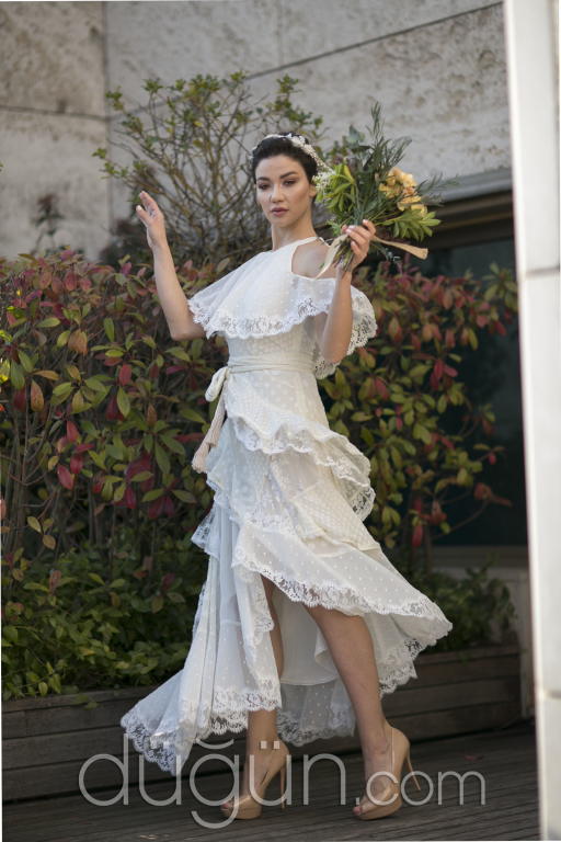 Fırfırlı Gelinlik Modeli