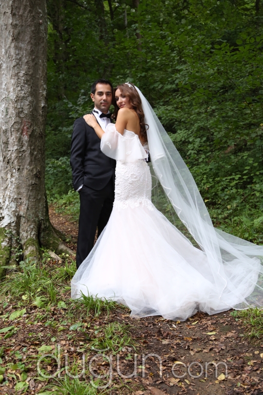 Fırfır Kollu Yarım Balık Gelinlik