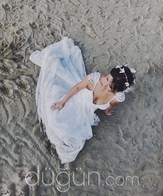 V Yaka Gelinlik Modeli