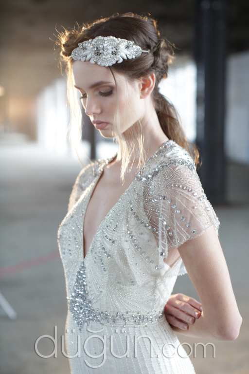 V Yaka İşlemeli Gelinlik Modeli