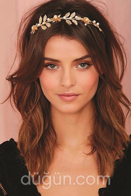 Dalgalı Nişan Saçı Modeli