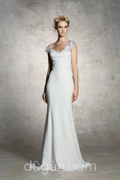 Tül Detaylı Sade Gelinlik Modeli