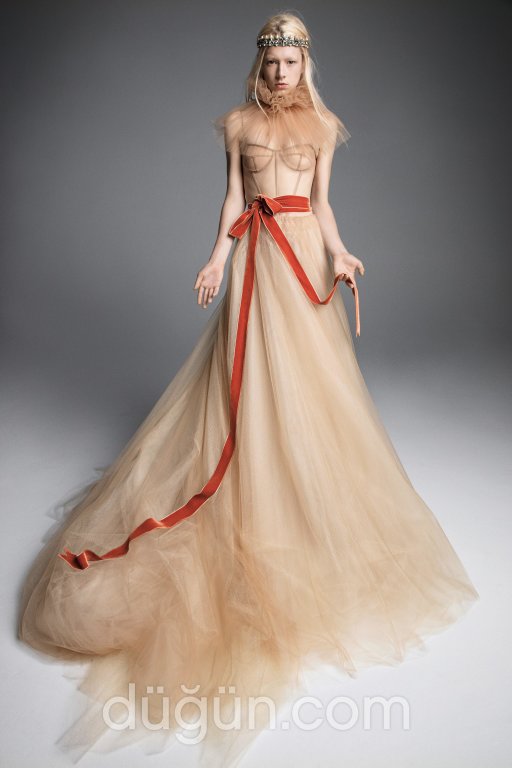 Vera Wang 2019 ilkbahar gelinlik defilesi örnekleri (1) Vera Wang 2019 ilkbahar gelinlik defilesi örnekleri (1)