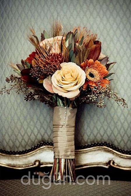 Kahve Tonlarında Gelin Çiçeği