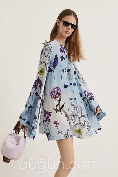 İri Çiçek Desenli Kısa Nişan Elbisesi