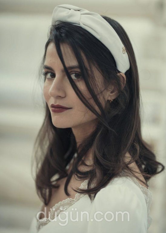 Mat Kırmızı Ruj ile Gelin Makyajı