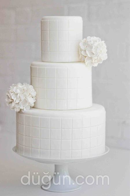 Minimal Tasarımlı Düğün Pastası