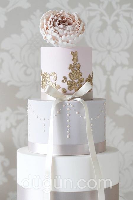 Fiyonklu Beyaz Düğün Pastası