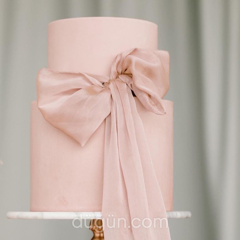 Fiyonk Detaylı Nişan Pastası