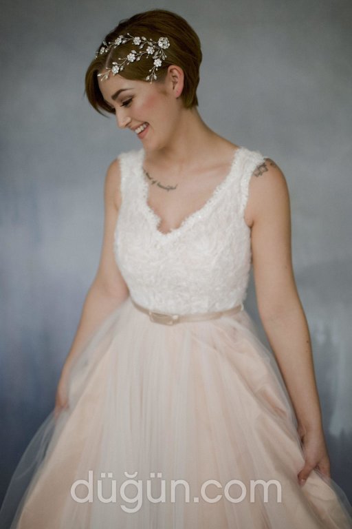 Kısa Düğün Saçı Modeli