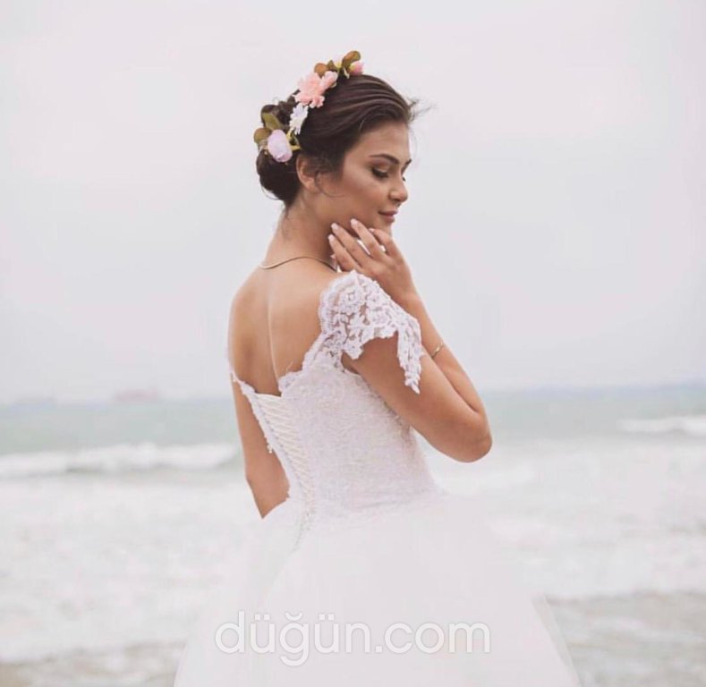 Çiçek Taçlı Gelin Saçı Modeli