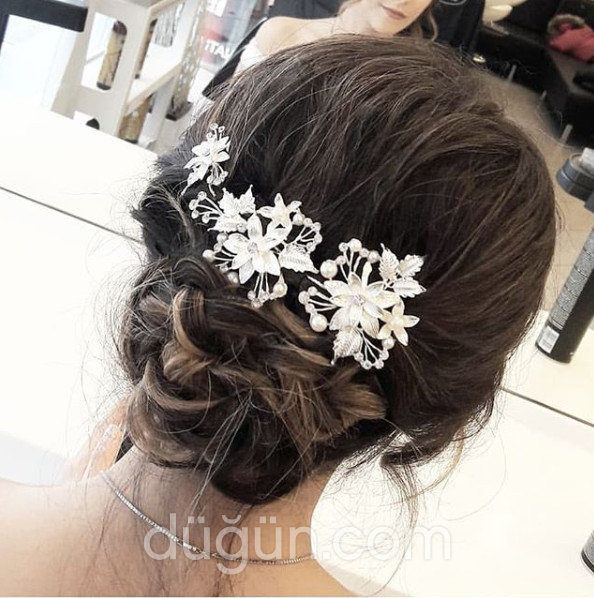 Aksesuarlı Dağınık Gelin Topuzu