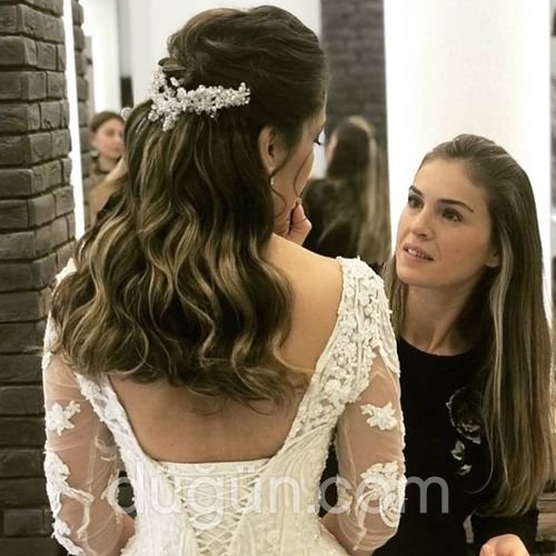 Yarım Toplu Gelin Saç Modeli